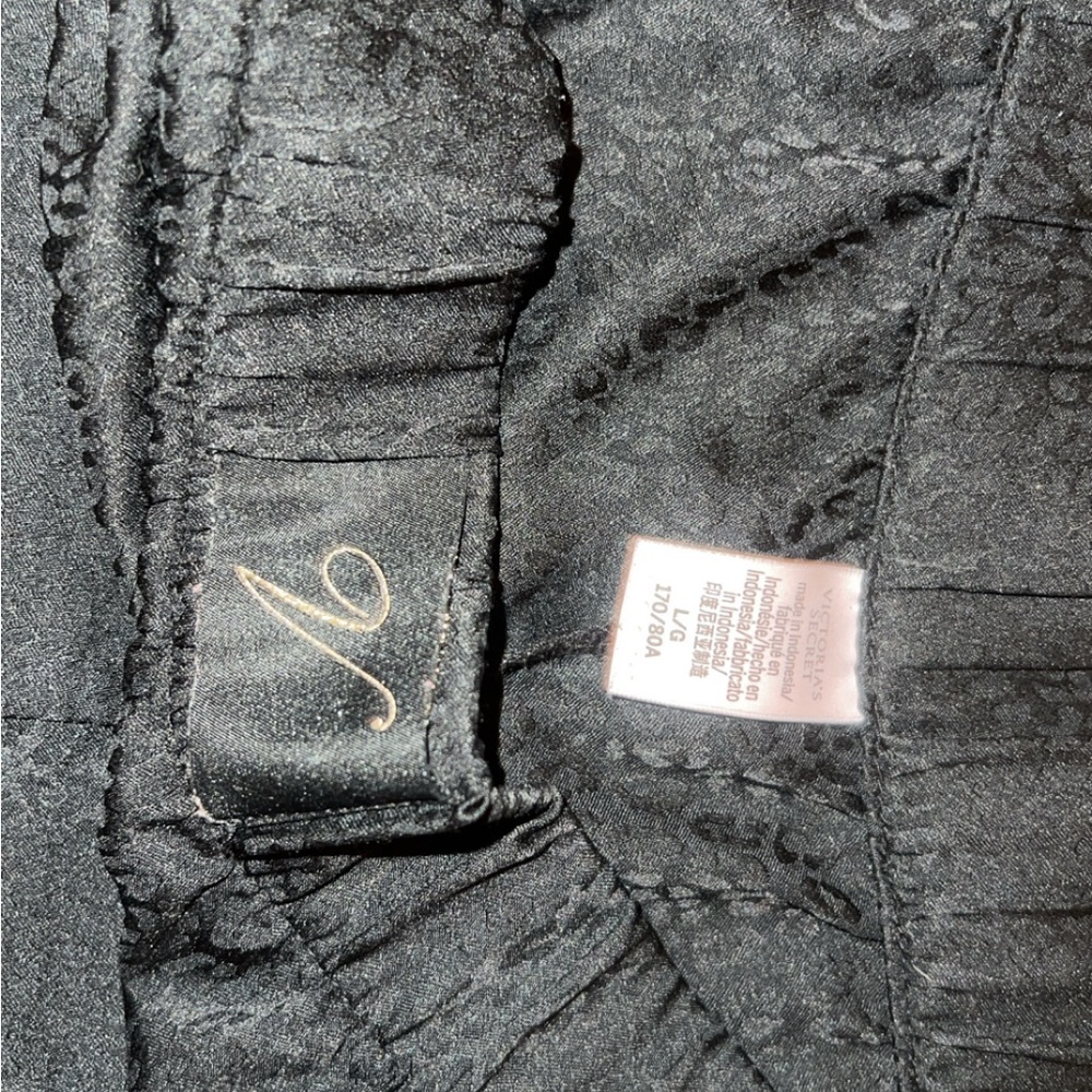 Victoria's Secret Black Textured Shorts - Picture 2 of 2